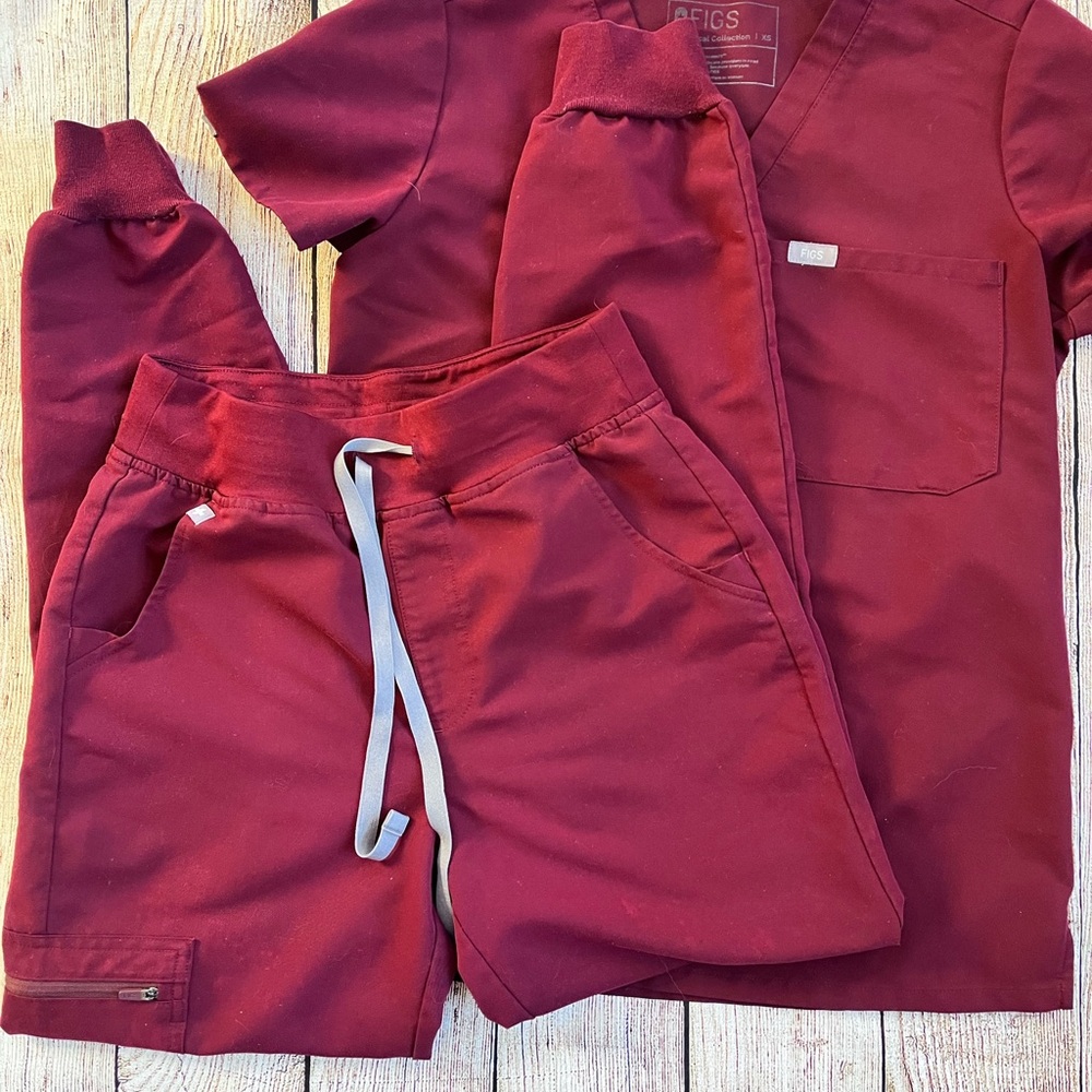 Figs burgundy scrub set xs - Picture 7 of 8
